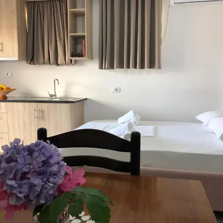 Vila Laura Pasha * Ksamil