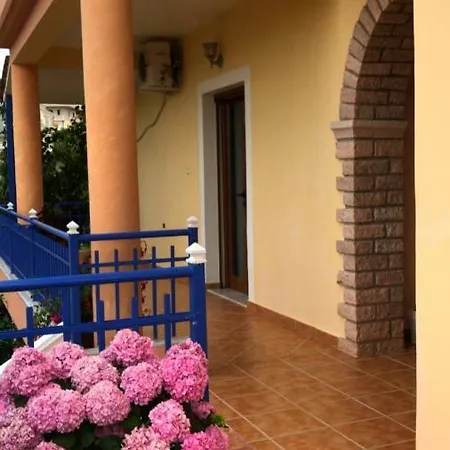Vila Laura Pasha *