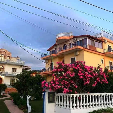 Vila Laura Pasha *