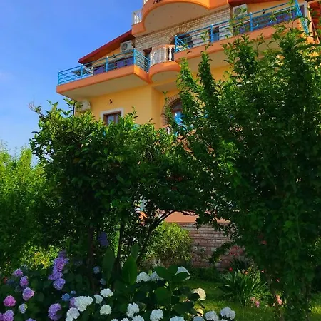 Vila Laura Pasha فيلة *